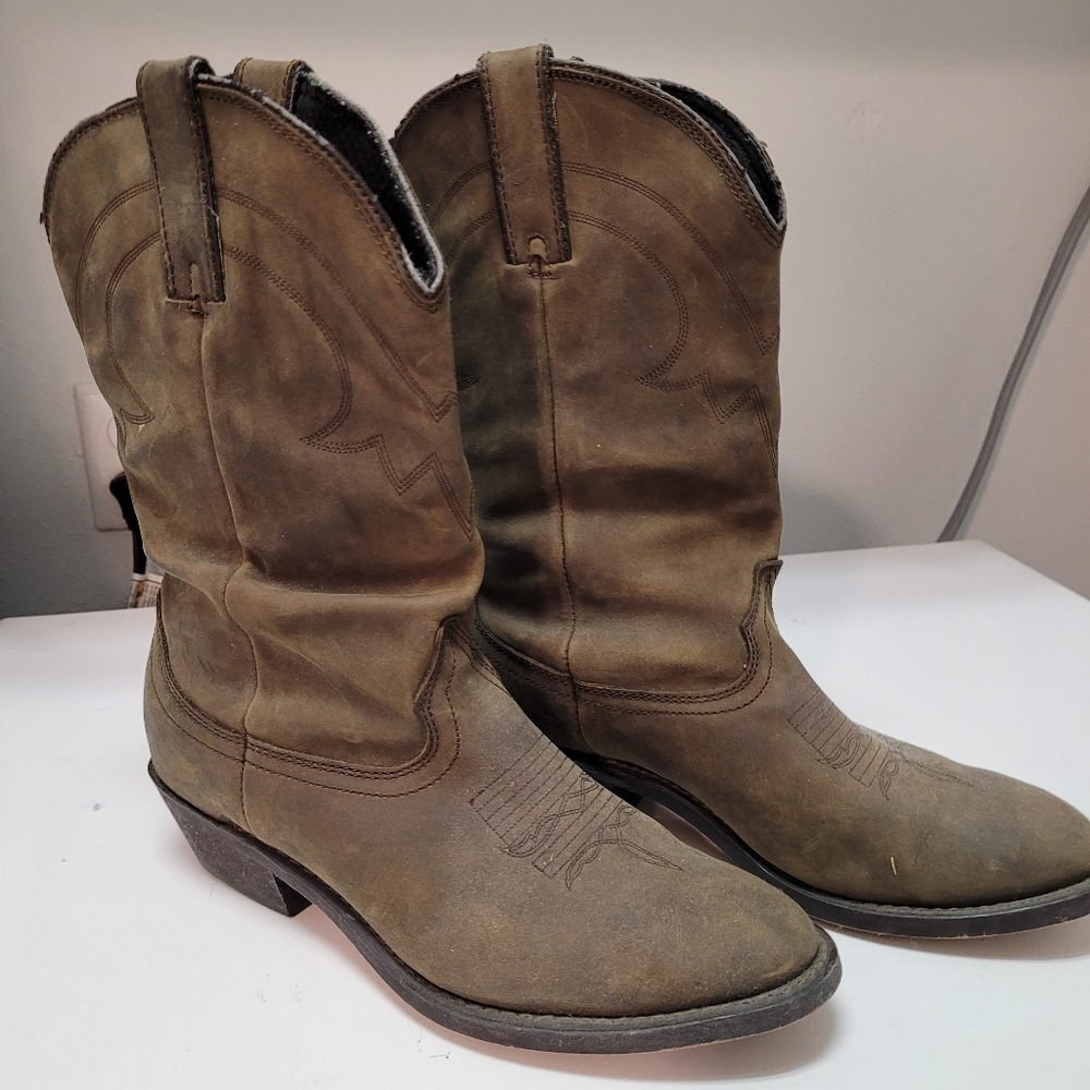 Ladies boots size 9